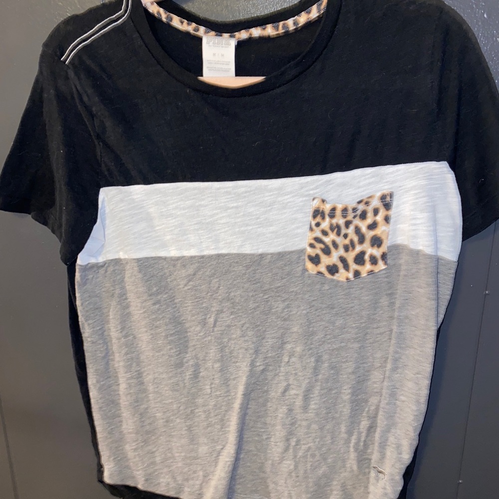 PINK VS Multi-color Tee w/ Cheetah print. Size M